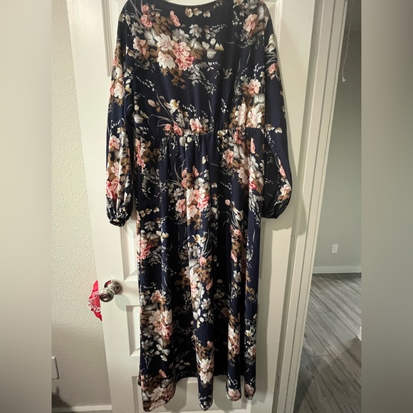 ✨SALE✨ Amazon Navy Floral Print Maxi Dress - Picture 2 of 5